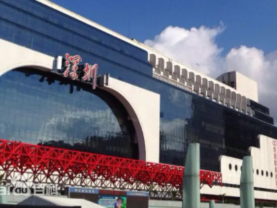 深圳火車站廣告